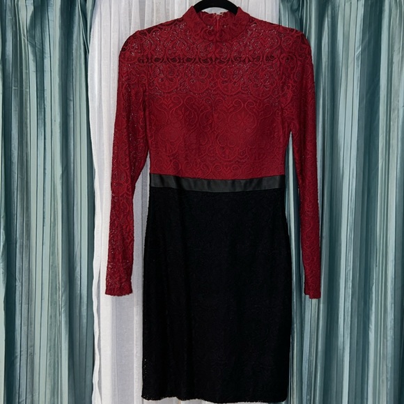 GUESS Women Size 0 Red and Black Floral Lace High Neck Built-In Bra Sheath Dress - Picture 2 of 6